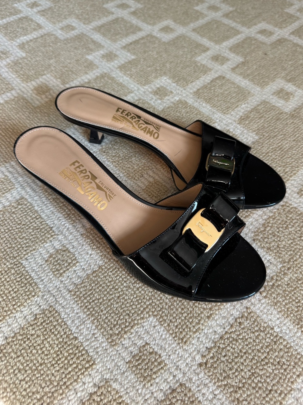 Salvatore Ferragamo Glory Vara Bow Patent Leather Kitten Heel Mules Black 9.5 - Picture 13 of 13